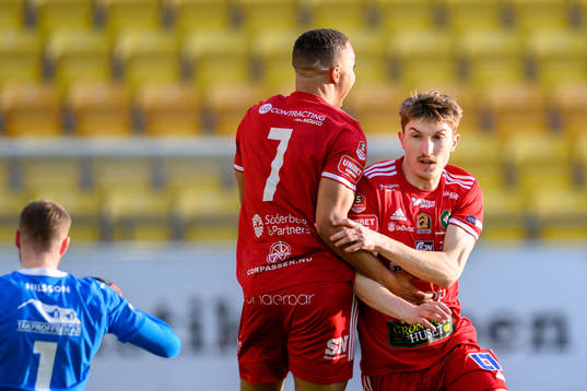 Skövde AIKs Hugo Engström jublar
