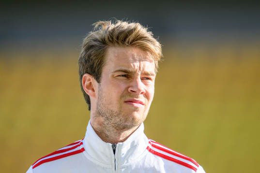 Skövde AIKs Mikael Mörk vid lineup innan fotbollsmatchen