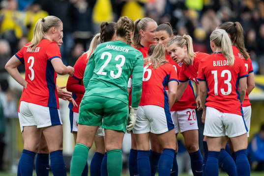 Ada Hegerberg of Norway speaks to teammates