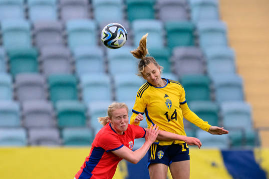 Julie Blakstad of Norway and Nathalie Björn of Sweden