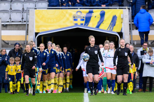 Referee Lina Lehtovaara