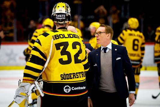 Skellefteås målvakt Linus Söderström och Örebros