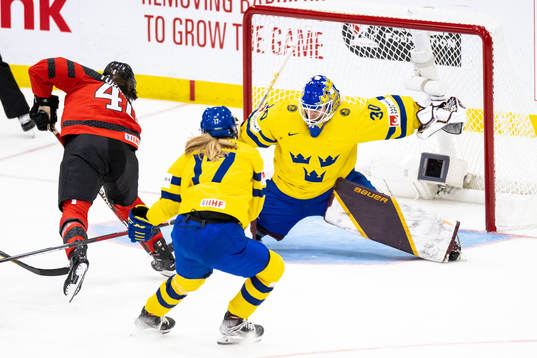 Blayre Turnbull of Canada and goaltender Emma Söderberg of