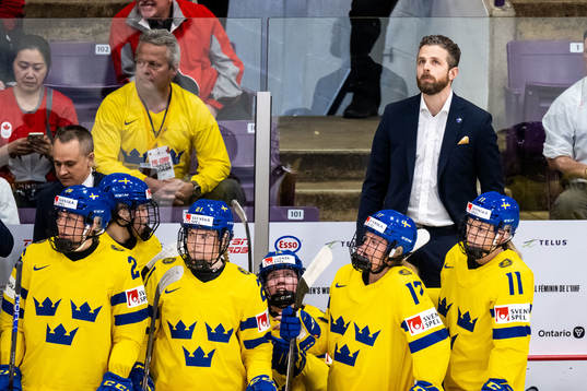 Head coach Ulf Lundberg of Sweden looks dejected