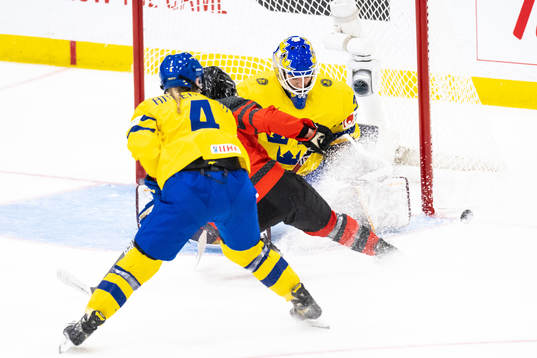Goaltender Emma Söderberg of Sweden
