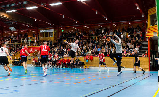 Lugis Rasmus Nilsson med skott mot Skånelas målvakt Kenan