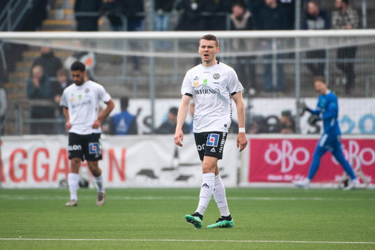 Örebros Jake Larsson deppar