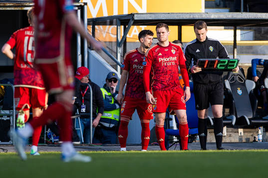 Djurgårdens Gustav Wikheim och Jacob Bergström byts in
