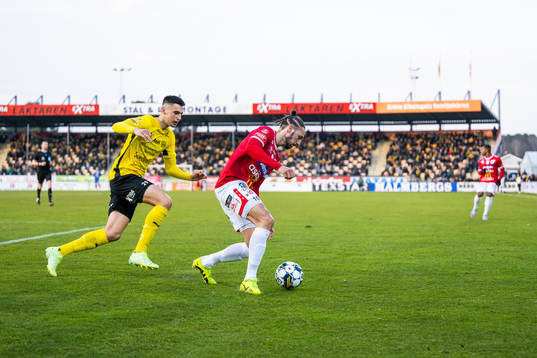 Mjällbys Noah Eile och Degerfors Dijan Vukojevic