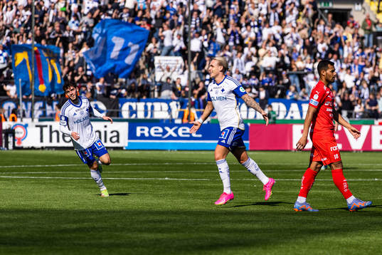 IFK Norrköpings Arnor Sigurdsson jublar
