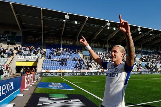 IFK Norrköpings Arnor Sigurdsson jublar