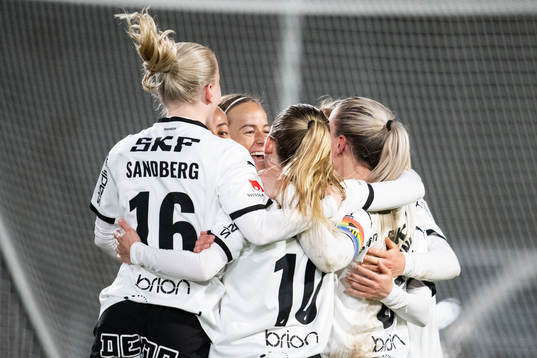 Häckens Josefine Rydbrink jublar
