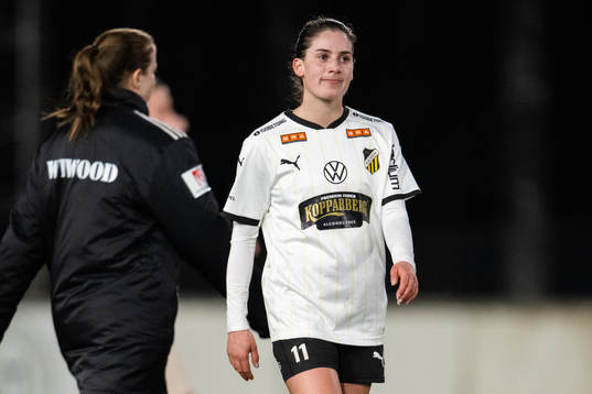 Häckens Clarissa Larisey ser nöjd ut