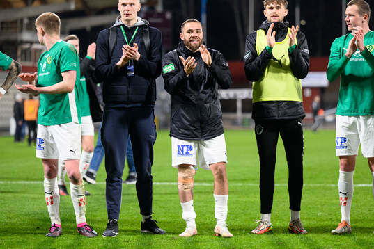 Jönköpings Södras Malkolm Moenza med lindat knä