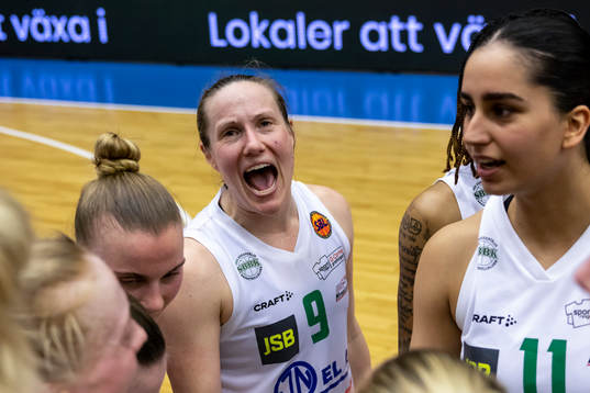 Södertäljes Elin Eldebrink jublar