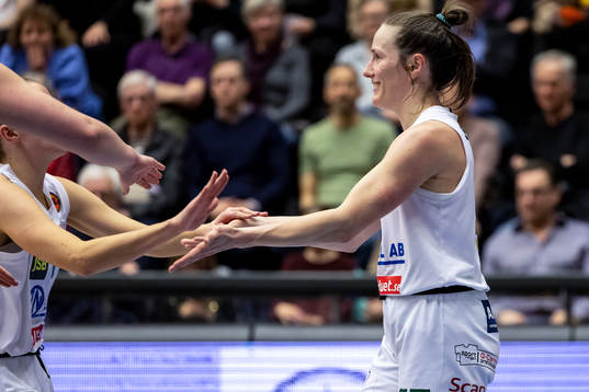 Södertäljes Frida Eldebrink jublar