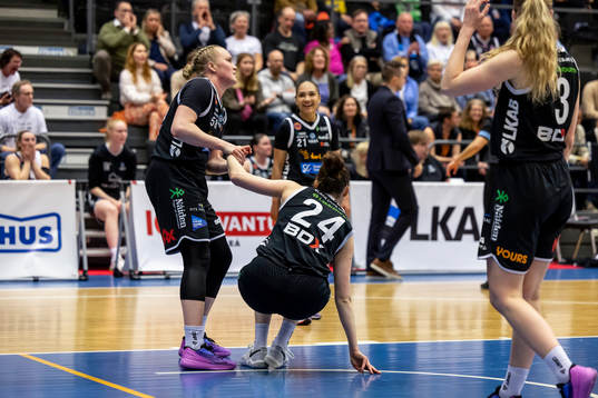 Luleå Baskets Allis Nyström och Josefin Vesterberg