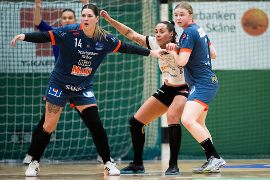 HK Kristianstads Maja Hedberg och Saga Johansson mot Bodens