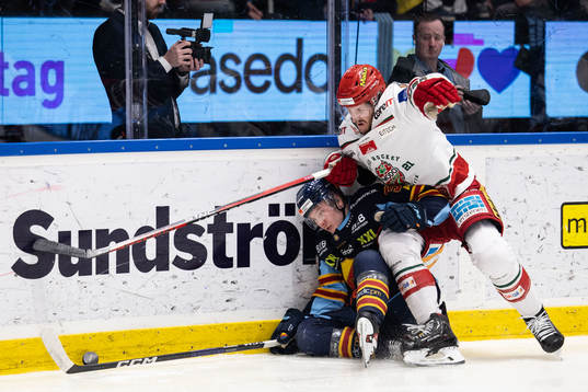 Djurgårdens David Blomgren mot Modos Daniel Brickley