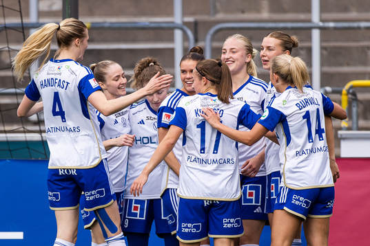 IFK Norrköpings Wilma Leidhammar jublar med lagkamrater