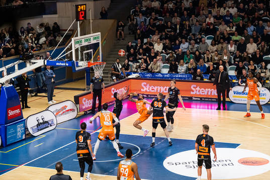 Borås Ryan Logan och Norrköpings Marcus Tyus