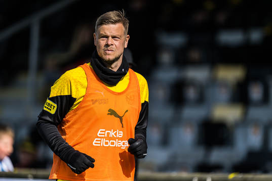 Mjällbys David Löfquist värmer upp