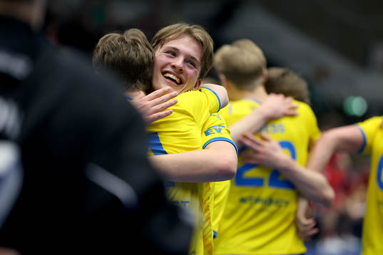 Gustav Lindberg of Sweden celibrate