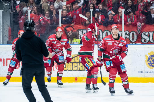 Modos Johan Södergran jublar