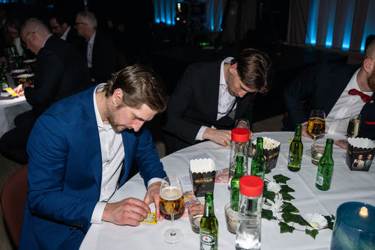 Emil Wahlberg och David Bernhardt, Modo, skrapar trisslotter