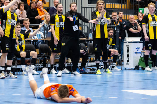 Hammarbys tränare Patrik Fahlgren agerar