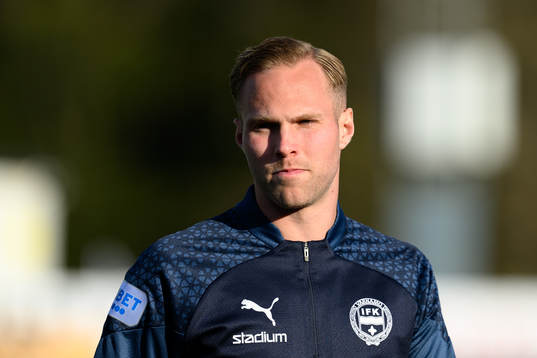 Värnamos Gustav Engvall innan fotbollsmatchen i