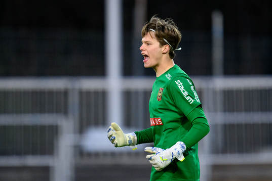 Brommapojkarnas målvakt Filip Sidklev