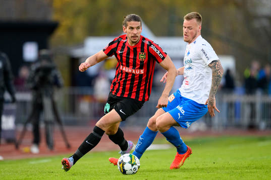 Brommapojkarnas Nikola Vasic och Värnamos Victor Eriksson