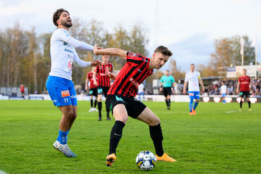 Värnamos Edvin Becirovic och Brommapojkarnas Samuel Leach
