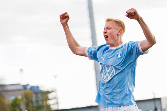 Malmö FFs Hugo Larsson jublar
