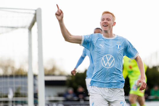 Malmö FFs Hugo Larsson jublar