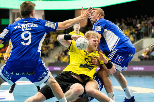 Bläddra bland fler bilder av Handboll, Handbollsligan, Semifinal 1, Sävehof - Ystad IF