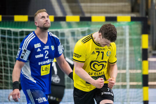 Ystad IFs Anton Månsson deppar medan Sävehofs Elias Á