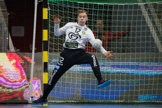 Sävehofs målvakt Simon Möller med en räddning