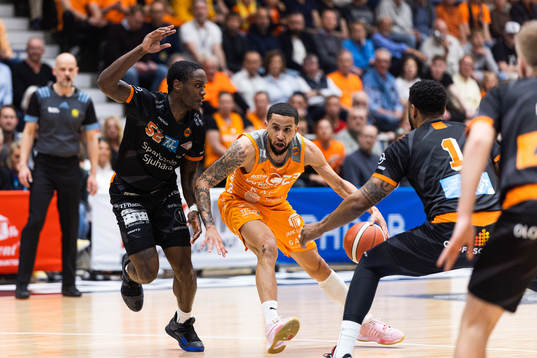 Borås Anton Cook och Norrköpings Marcus Tyus