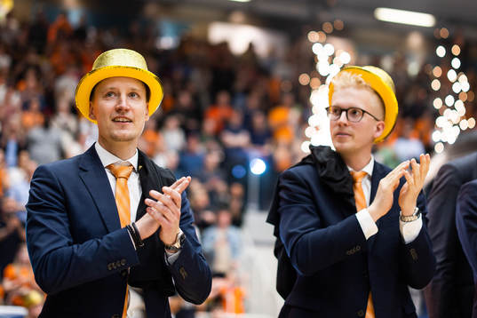Norrköpings huvudtränare Mikko Riipinen jublar