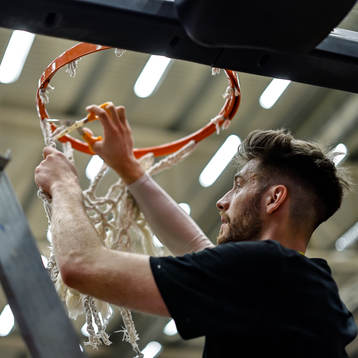 Norrköpings Adam Ramstedt klipper bort nätet