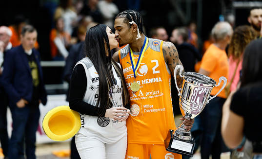 Norrköpings  Devonte Green med partner
