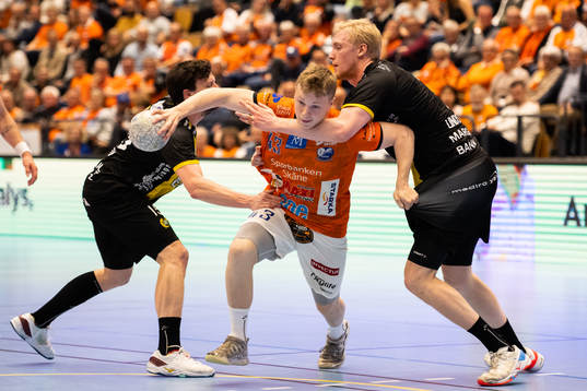 IFK Kristianstads Isak Larsson mot Hammarbys Johan Nilsson