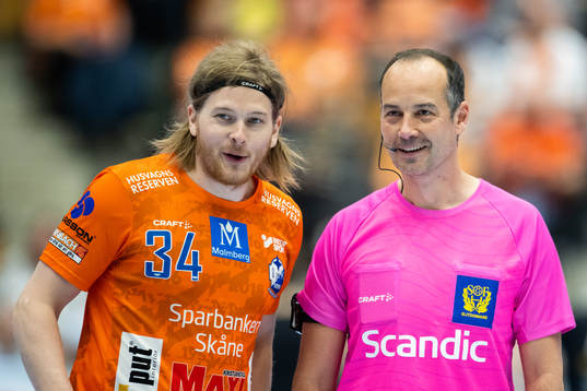 IFK Kristianstads Andreas Cederholm och Domare Jasmin Kliko