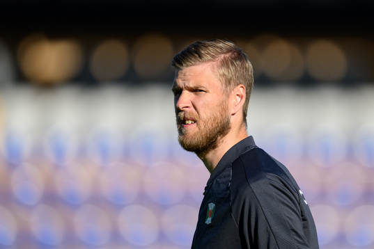 Varbergs målvakt Fredrik Andersson innan fotbollsmatchen i