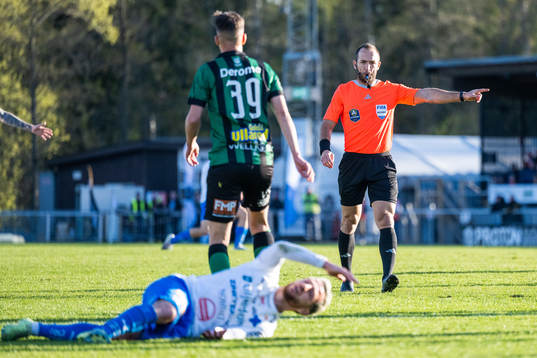 Domare Kaspar Sjöberg  dömer straff för Värnamo