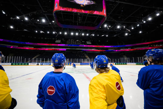 Players of Sweden at a practice session