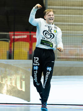 Sävehofs målvakt Simon Möller jublar