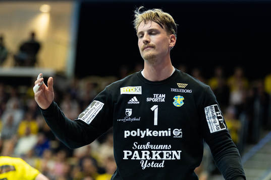 Ystad IFs målvakt Niklas Kraft deppar